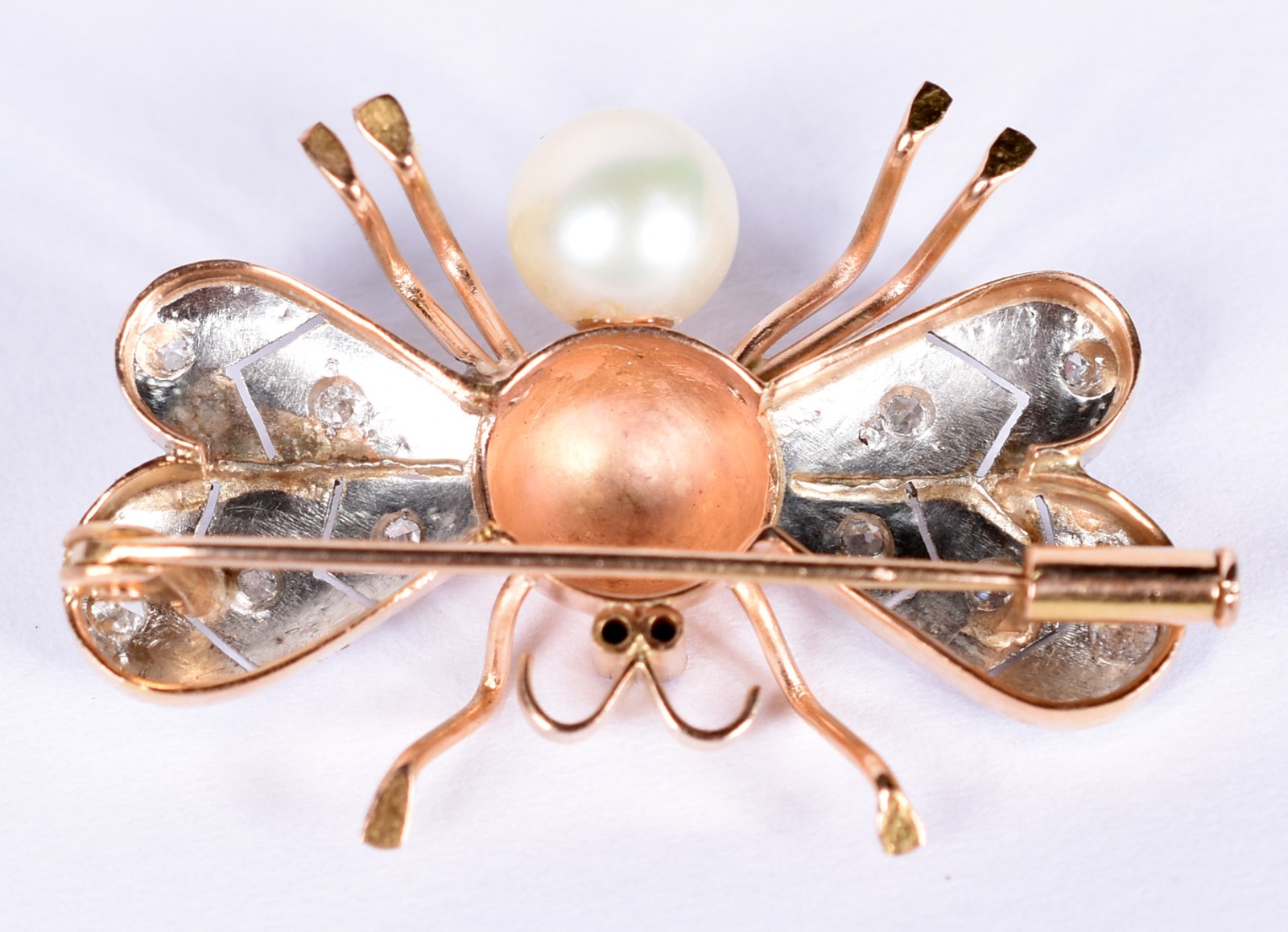 Broche em ouro 18 k feitio abelha, com asas em ouro branco... - foto 4 de 4