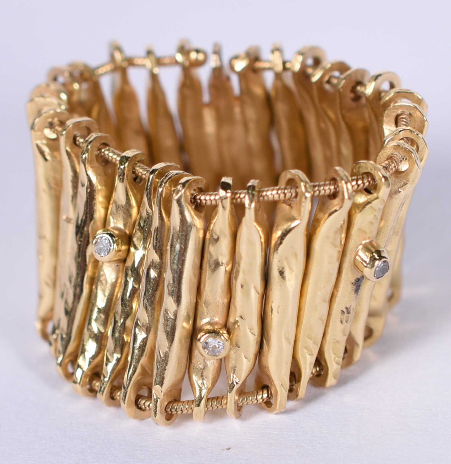 Anel de ouro 18 k feitio maleável, com 30 astes e 3 diamantes, aro 18... - foto 1 de 4