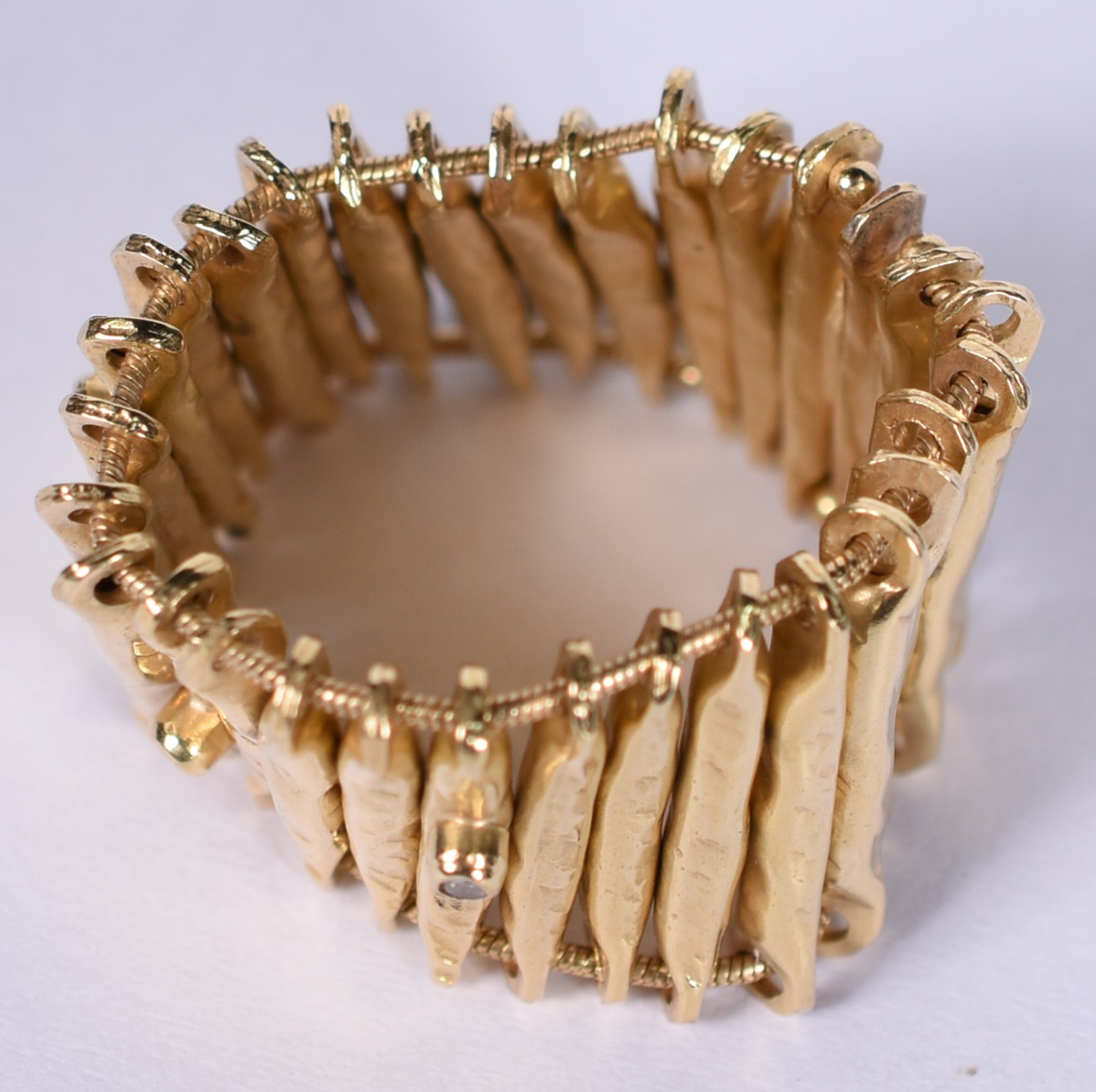 Anel de ouro 18 k feitio maleável, com 30 astes e 3 diamantes, aro 18... - foto 3 de 4