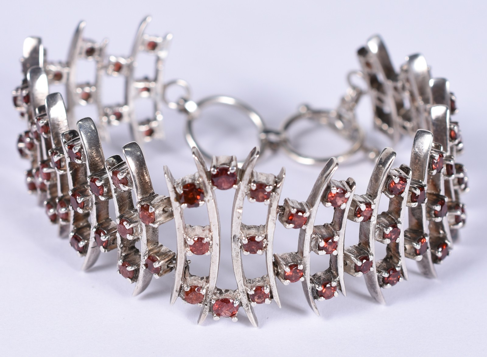 Pulseira em prata de lei com astes flexíveis com 78 pedras naturais... - foto 1 de 4
