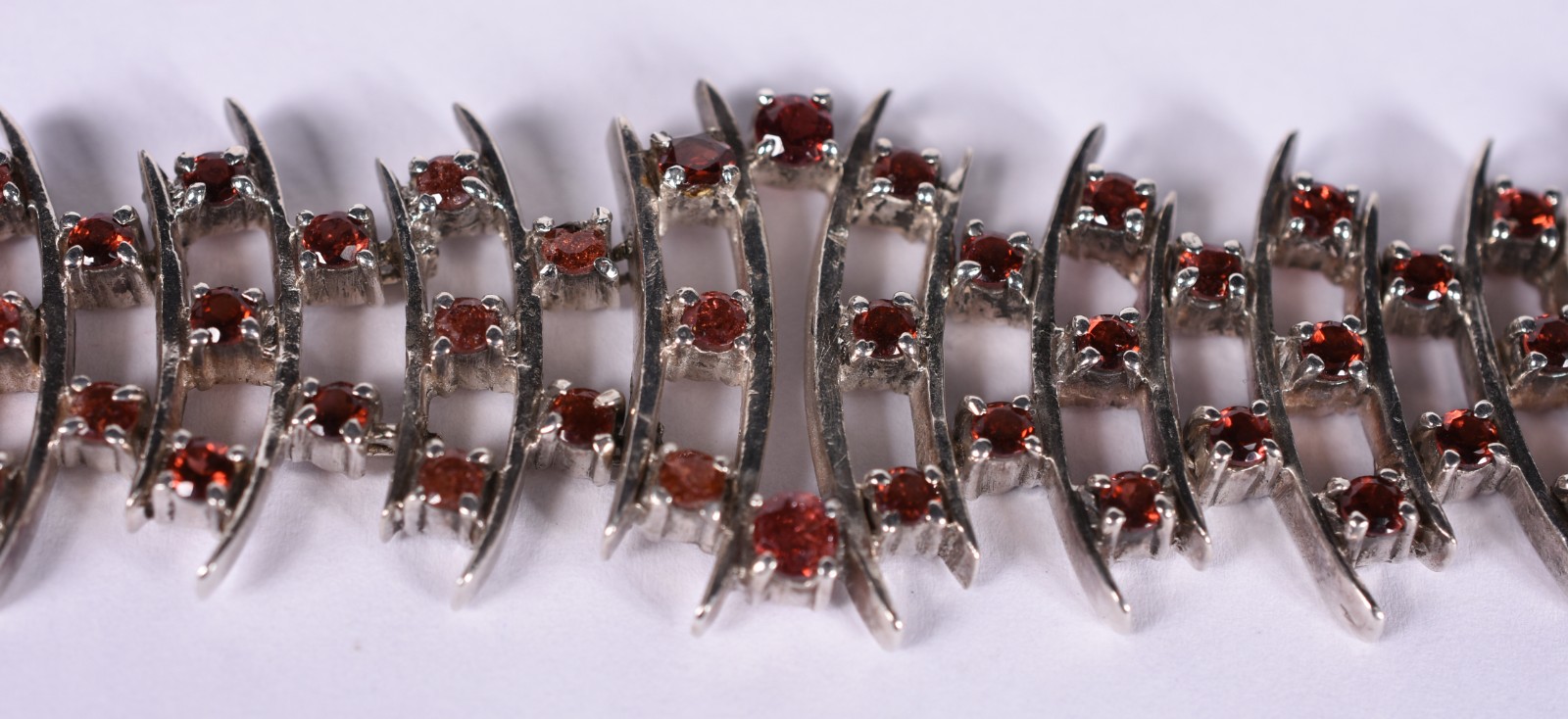 Pulseira em prata de lei com astes flexíveis com 78 pedras naturais... - foto 4 de 4