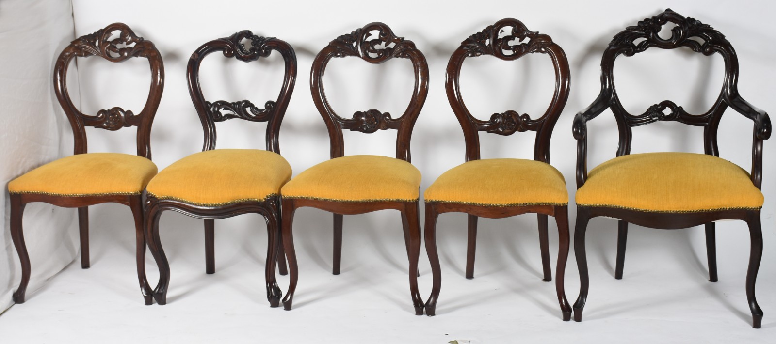 Conjunto para sala de jantar composto de mesa oval com tábua... - foto 9 de 11