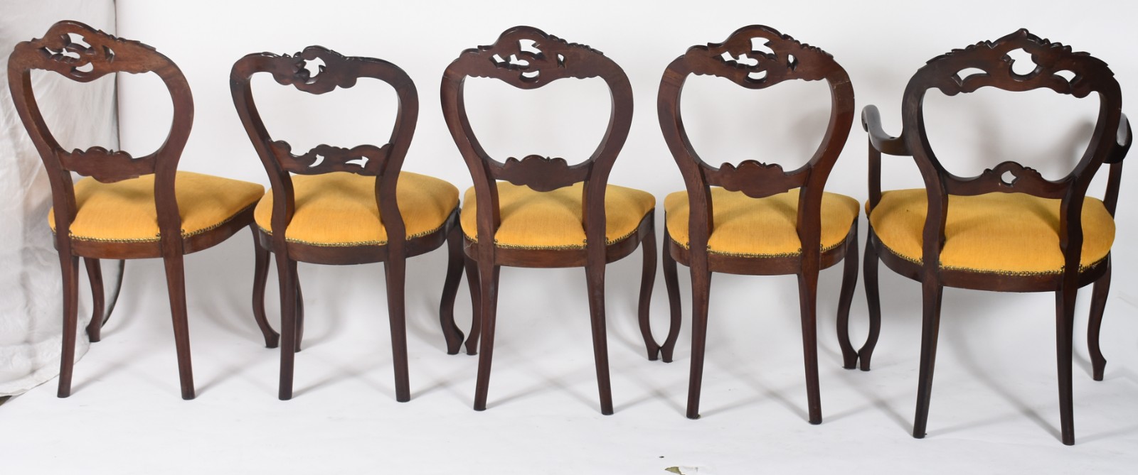Conjunto para sala de jantar composto de mesa oval com tábua... - foto 10 de 11