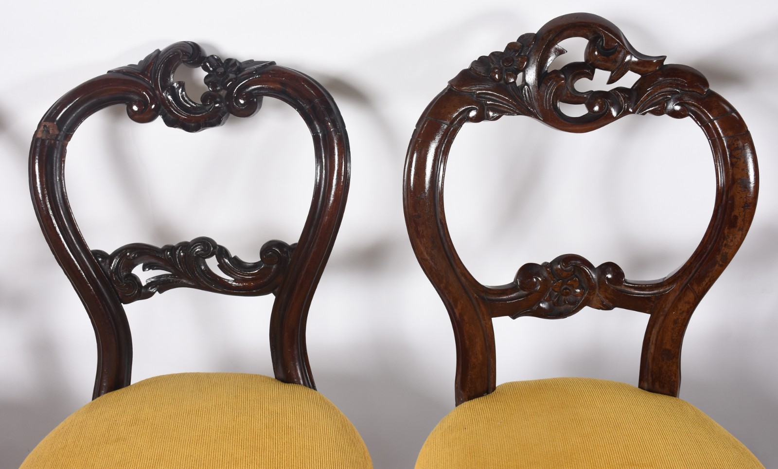 Conjunto para sala de jantar composto de mesa oval com tábua... - foto 11 de 11