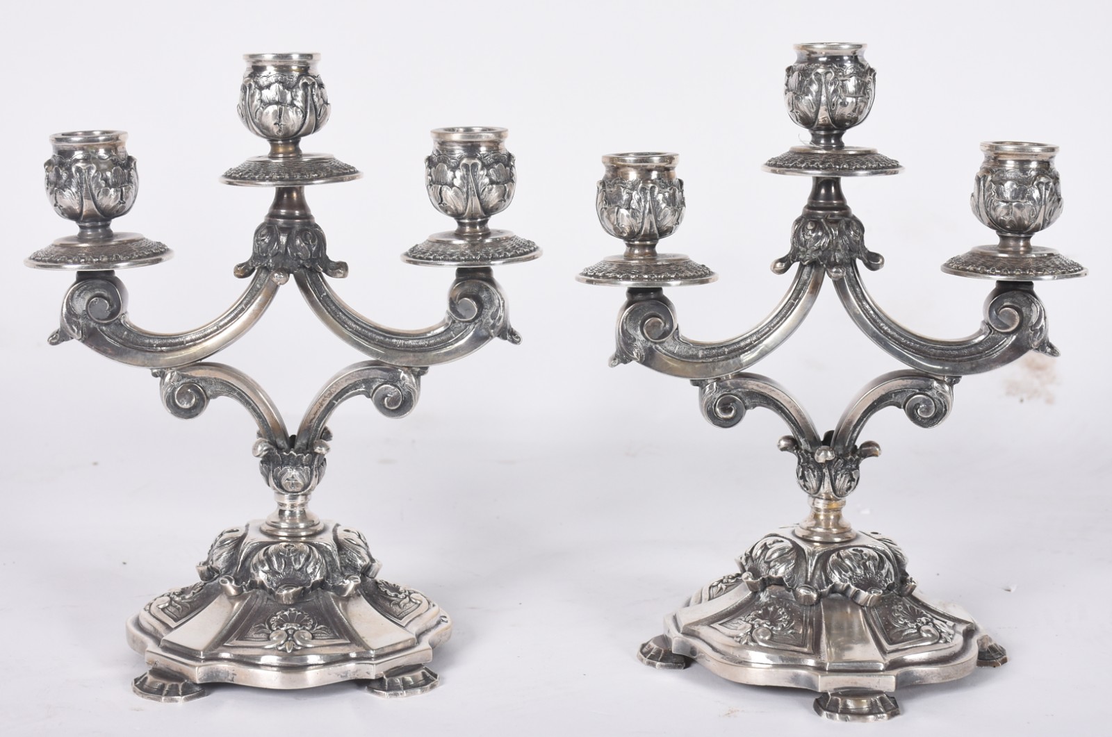 Par de candelabros de prata portuguesa contrastada para 3 velas cada... - foto 1 de 3