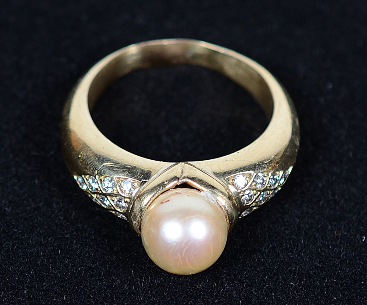Anel de ouro 18 k com perola e vinte brilhantes - 6,3 g - Aro 16,5 - foto 1 de 2
