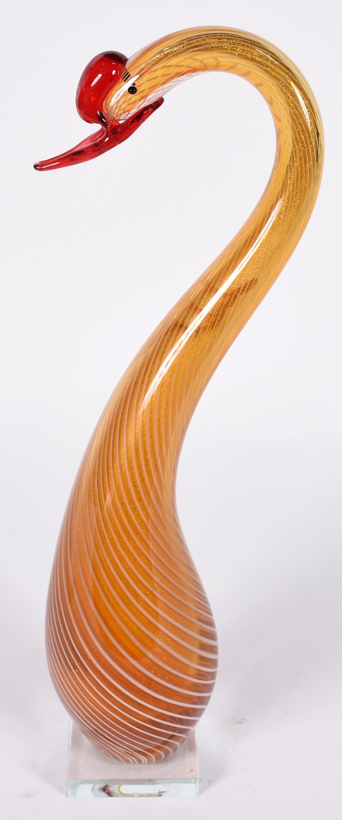 Estatueta de murano com pó de ouro representando cisne, no estado. - foto 1 de 6