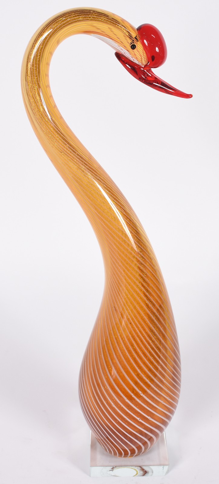 Estatueta de murano com pó de ouro representando cisne, no estado. - foto 2 de 6