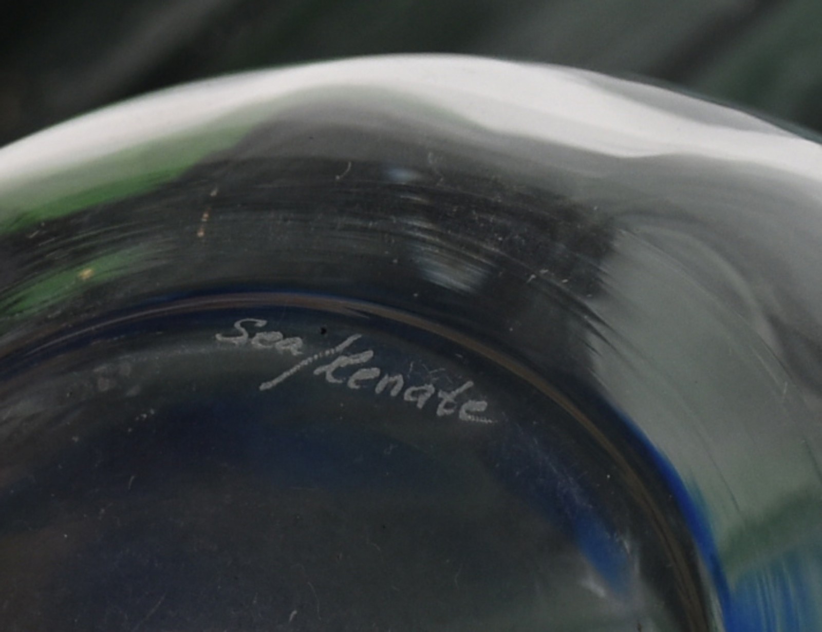 Seis vasos decorativos de vidro em tons de verde, diferentes formatos... - foto 4 de 4
