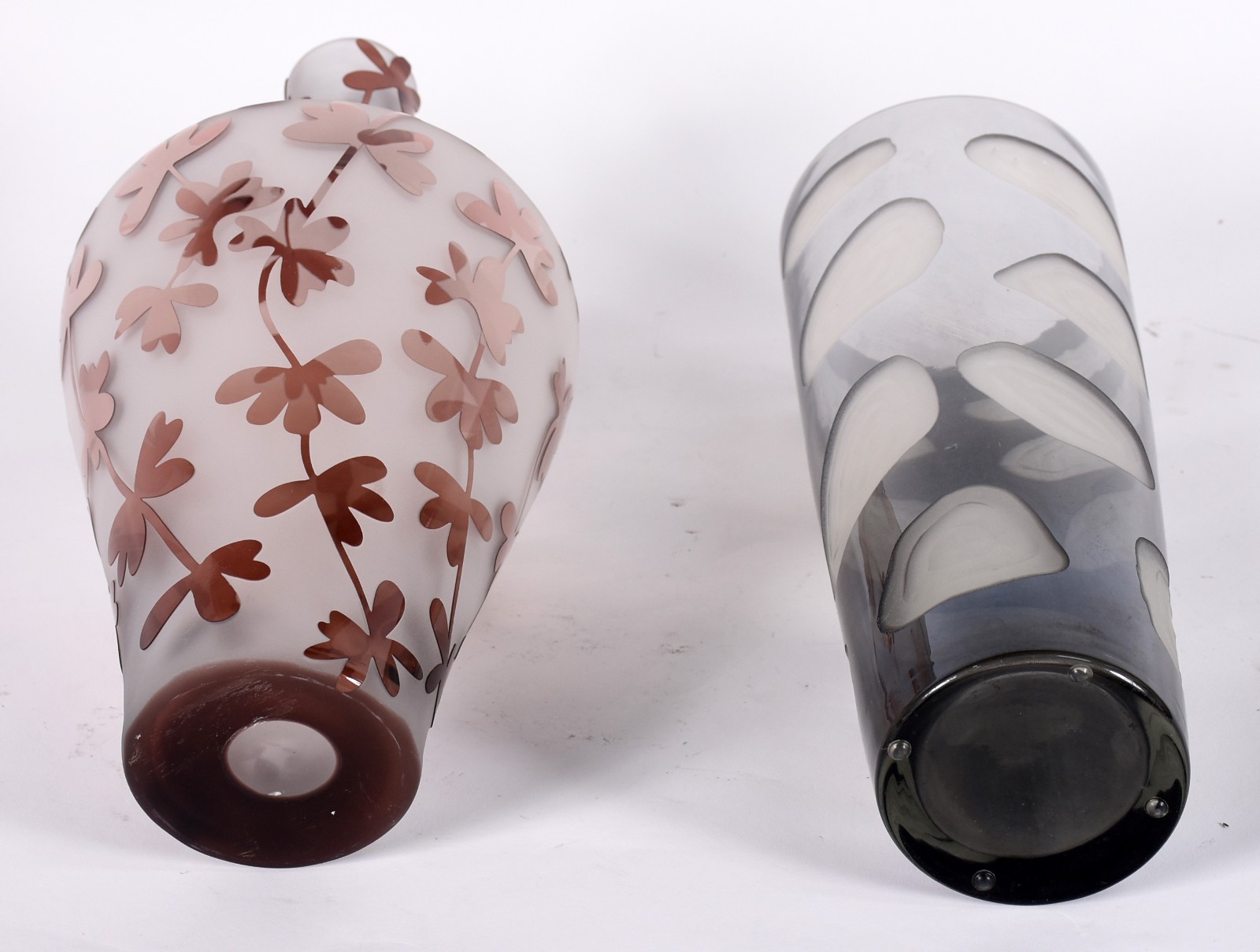 Dois vasos decorativos de vidro, modelos diferentes. - foto 3 de 3