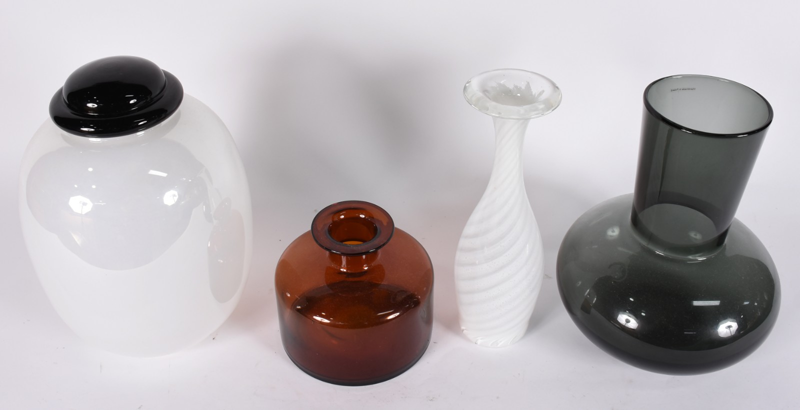 Quatro vasos de vidro decorativo. - foto 3 de 7
