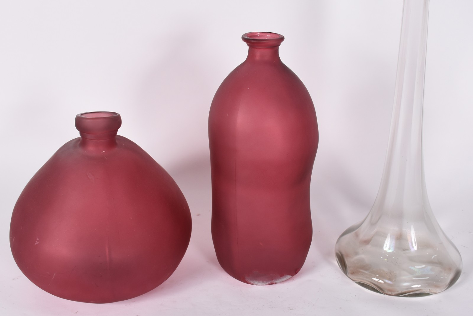 Três peças decorativas de vidro sendo um grande solifleur translúcido... - foto 2 de 5