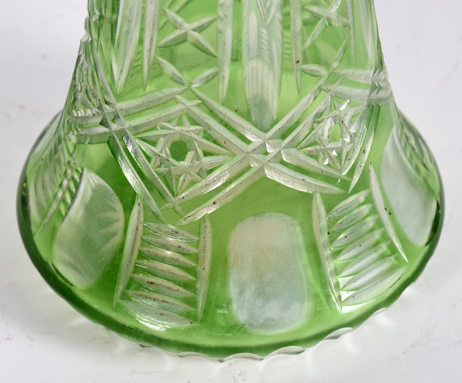 Licoreira de cristal doublé verde lapidado. - foto 7 de 7