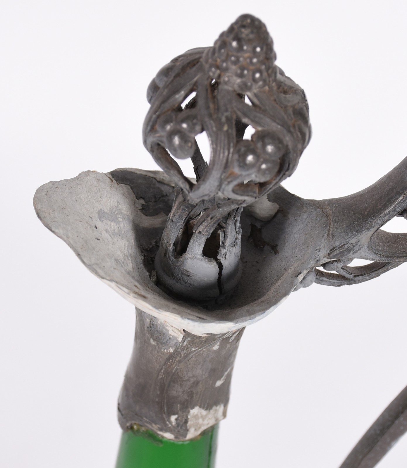 Jarra Art Nouveau de vidro verde e guarnição de metal (com mofo... - foto 5 de 7