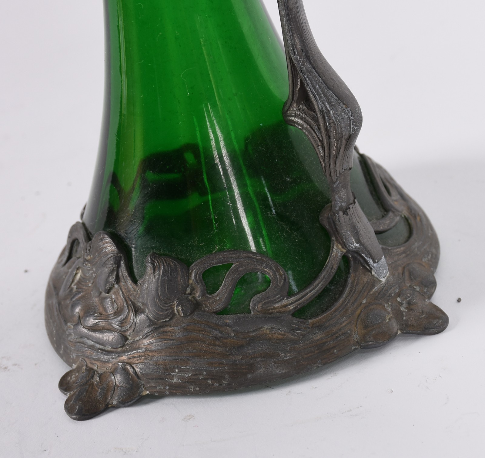 Jarra Art Nouveau de vidro verde e guarnição de metal (com mofo... - foto 7 de 7