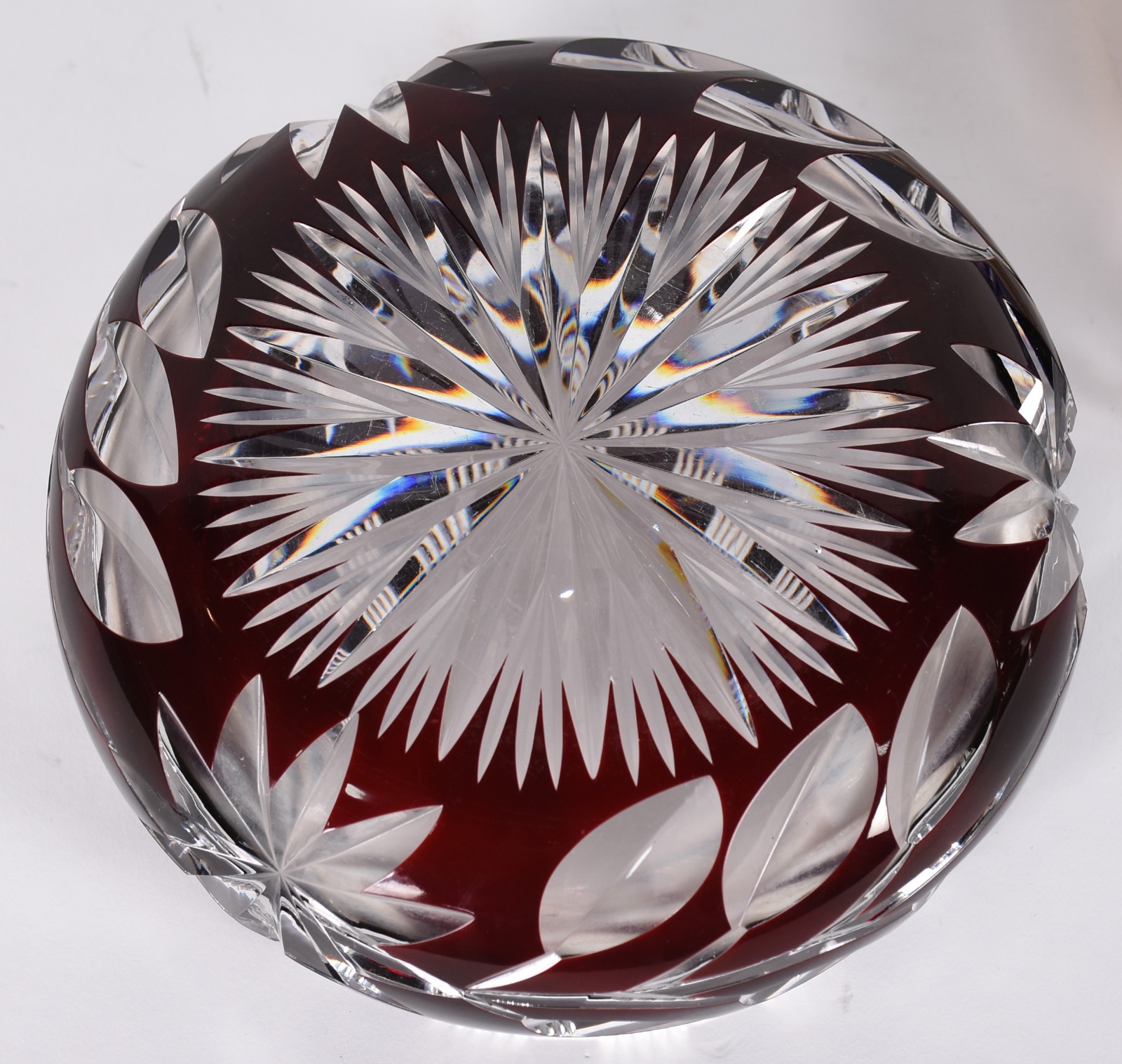 Oito peças diversas de cristal colorido, sendo duas fruteiras e cinco... - foto 4 de 10