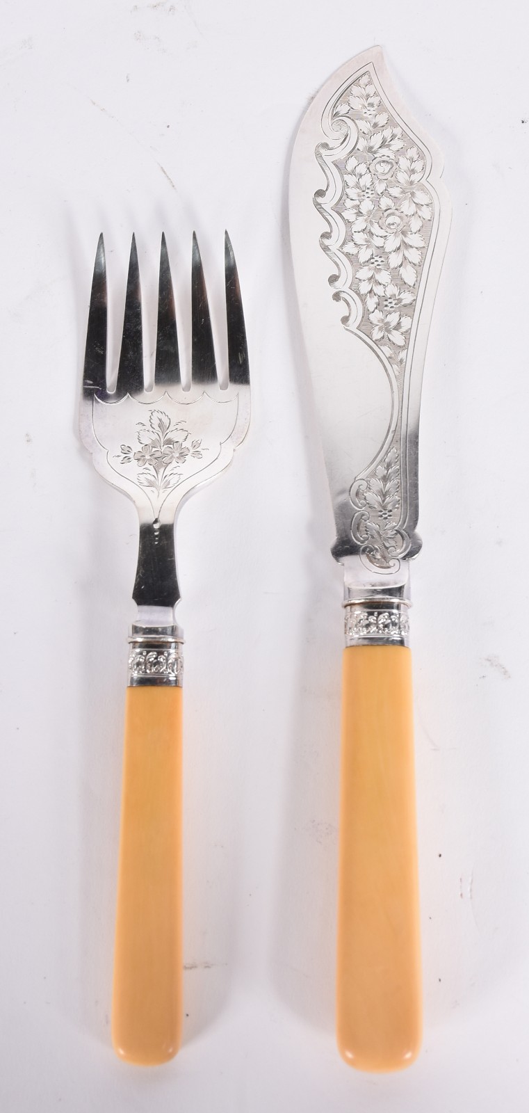 Conjunto de espátula e garfo para peixe de metal prateado com pegas... - foto 4 de 5
