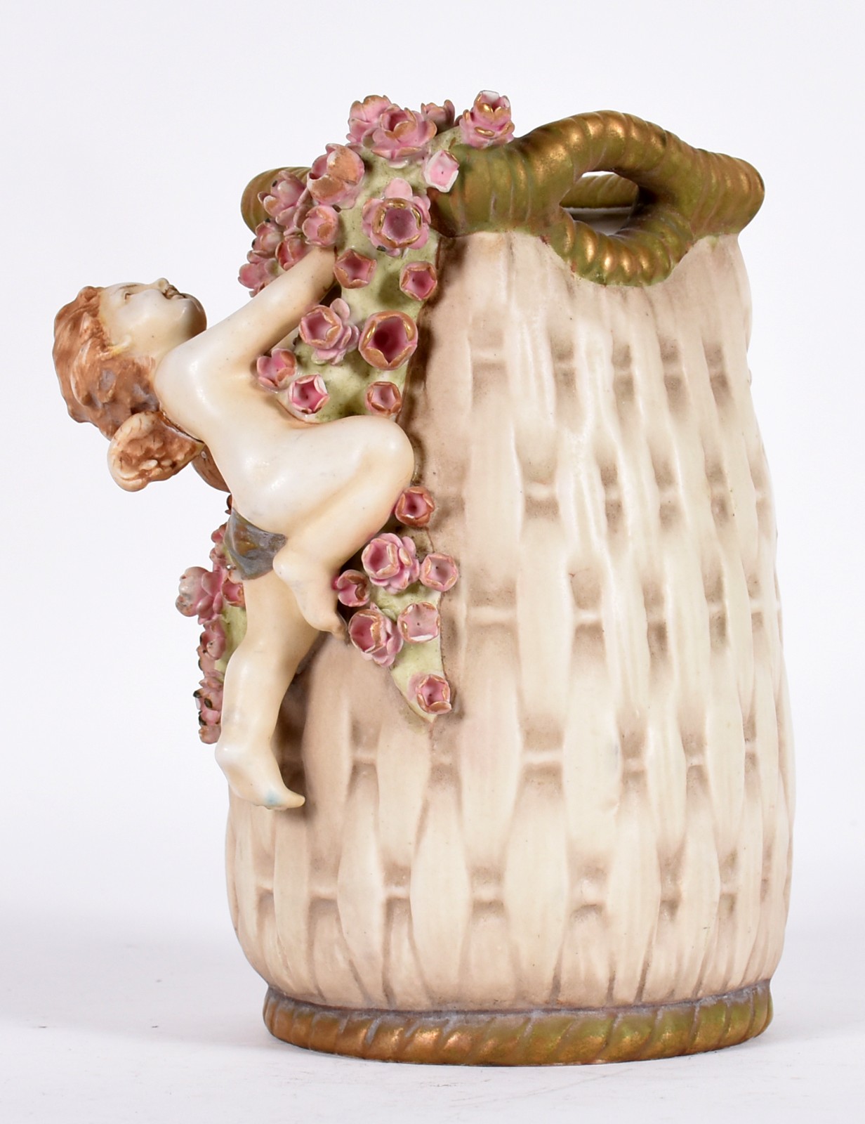 Vaso de porcelana alemã Amphora com anjos e flores em relevo... - foto 2 de 8