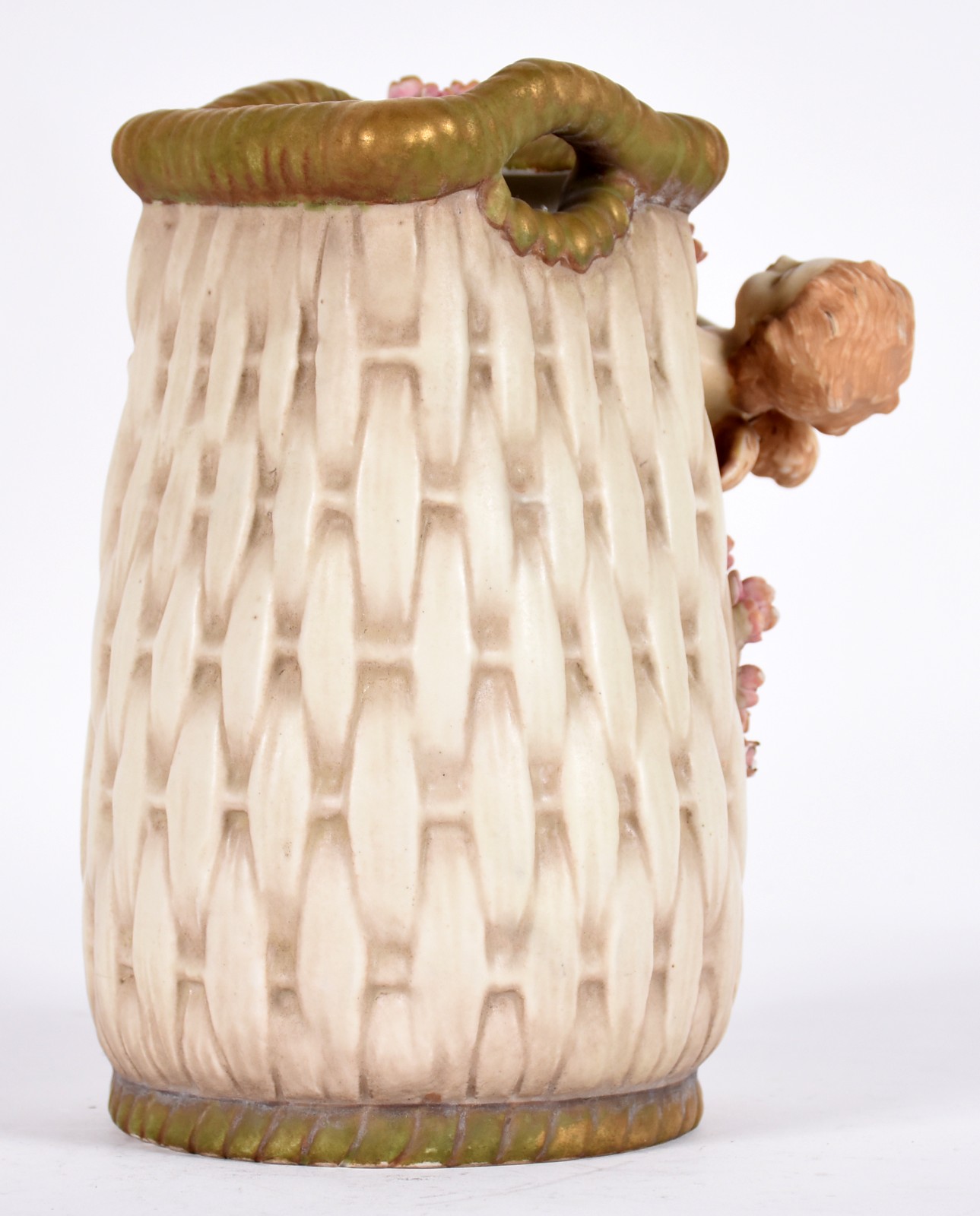 Vaso de porcelana alemã Amphora com anjos e flores em relevo... - foto 4 de 8