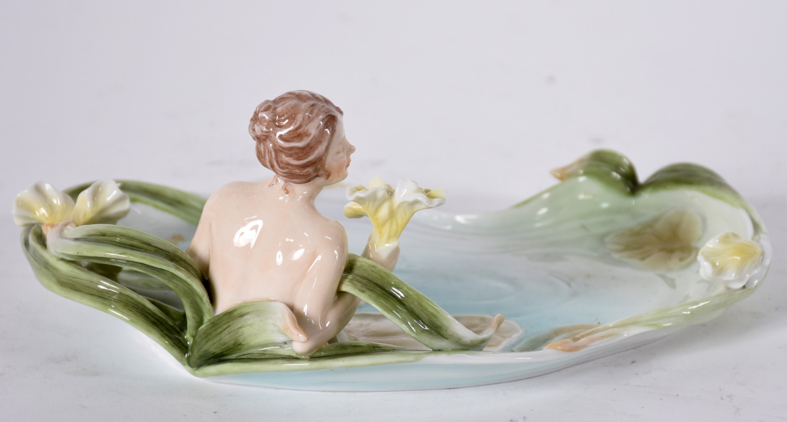Porta cartões de porcelana policromada com figura feminina e flores... - foto 3 de 6