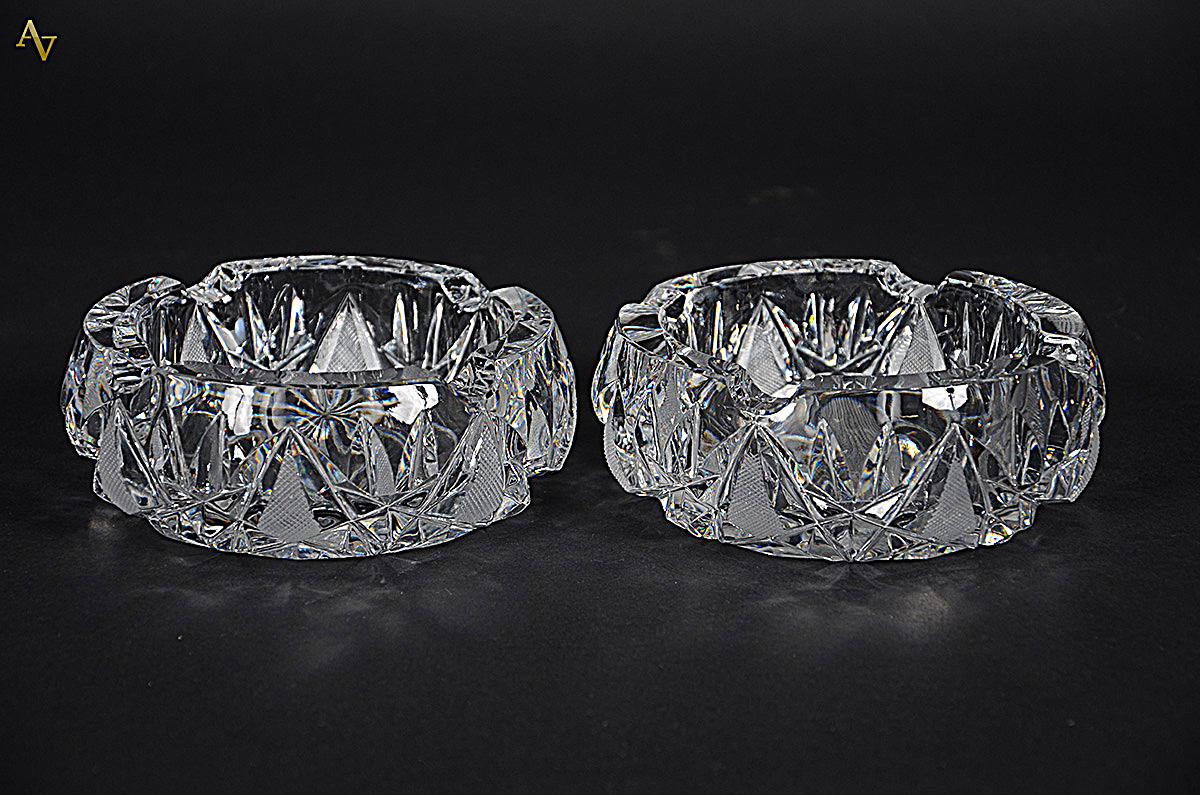 Par de cinzeiros de cristal lapidado - Diâmetro 16 cm - Altura 6 cm... - foto 1 de 2
