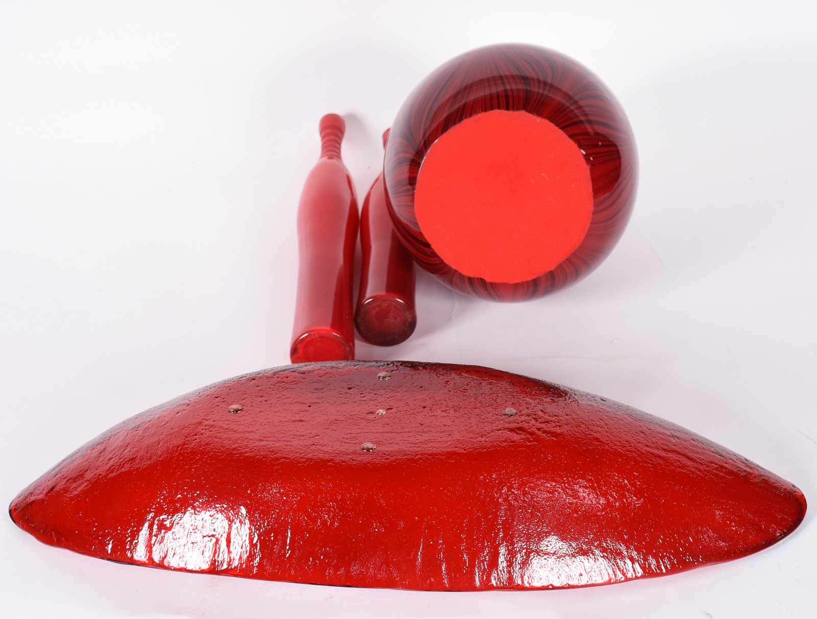 Quatro peças decorativas de vidro vermelho, sendo 2 solifleurs, um... - foto 3 de 4