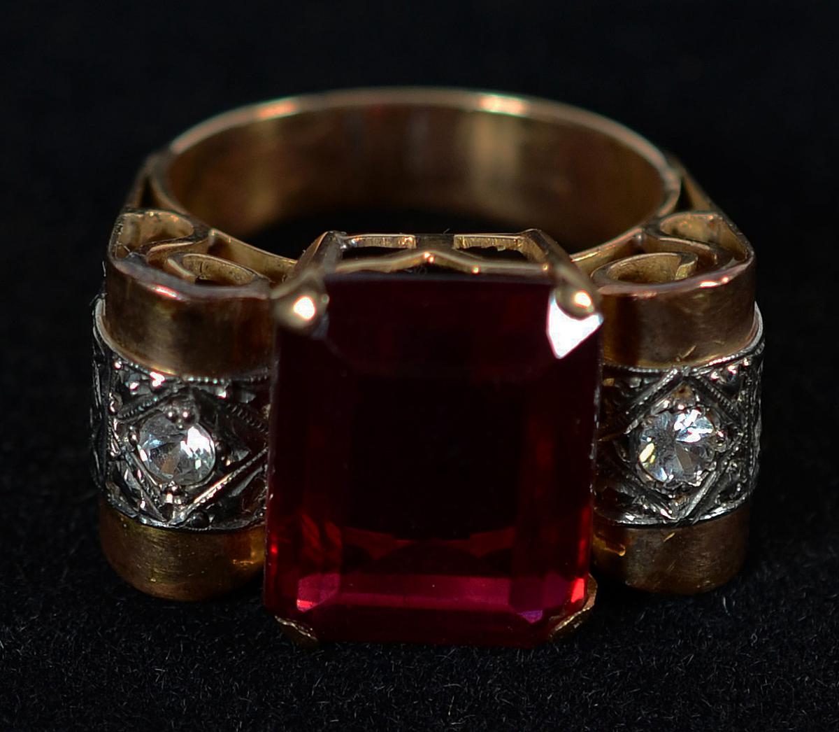 Anel de ouro 18 k com pedra vermelha e dois brilhantes - 6,5 g - Aro... - foto 2 de 2