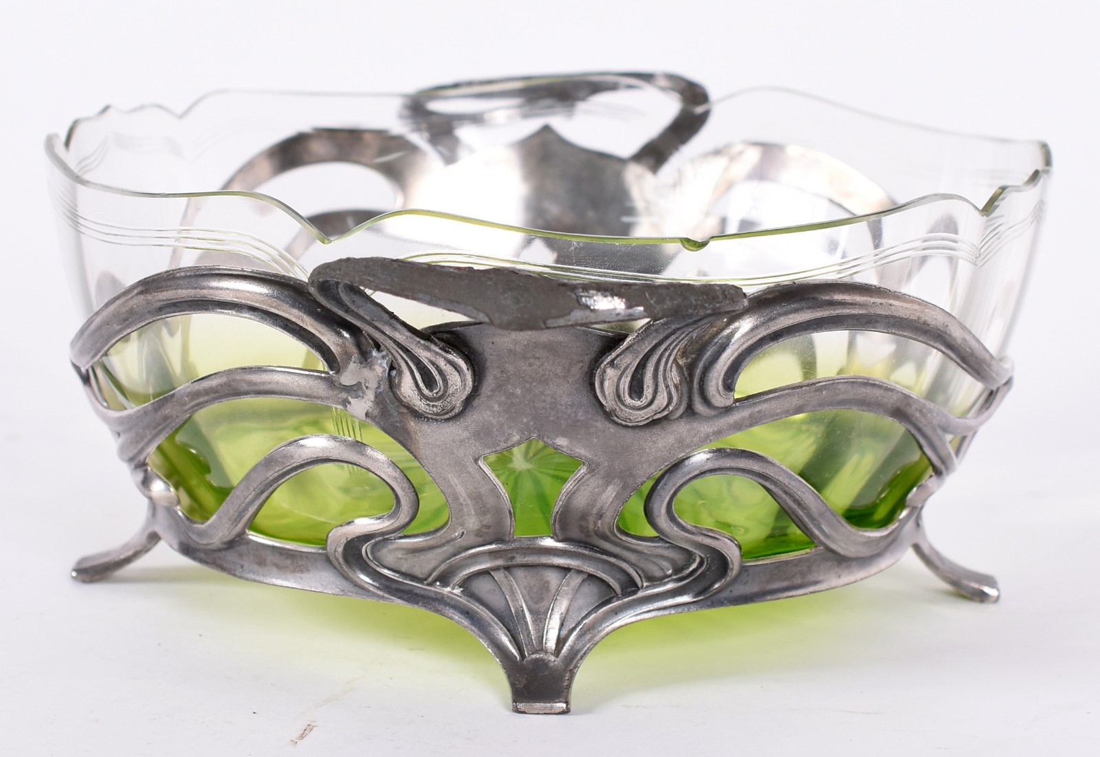 Fruteira Art Nouveau de cristal esverdeada com base de metal (com... - foto 2 de 5