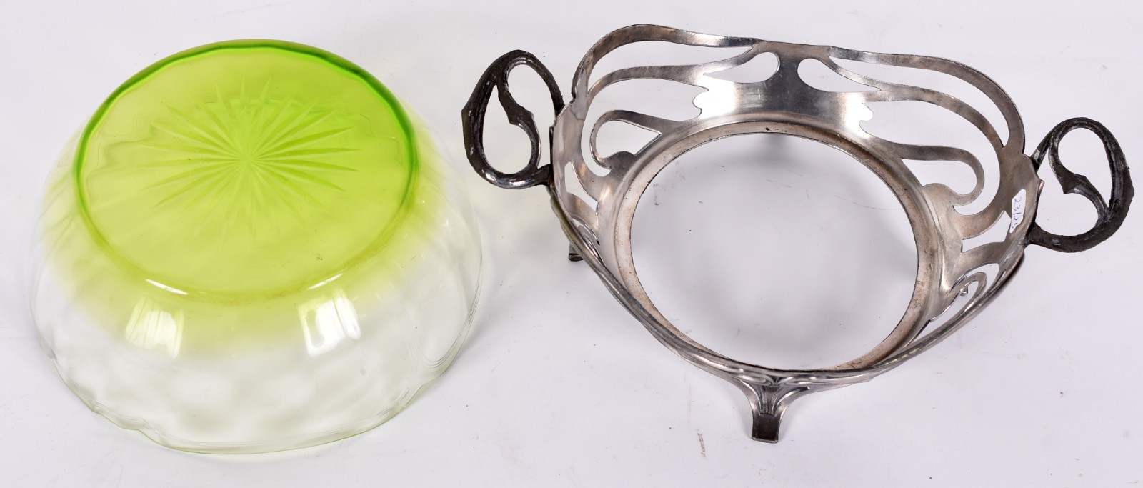 Fruteira Art Nouveau de cristal esverdeada com base de metal (com... - foto 3 de 5