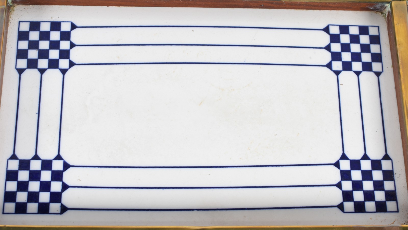 Três peças sendo 2 bandejas decoradas com asas de borboletas e 1 de... - foto 4 de 6