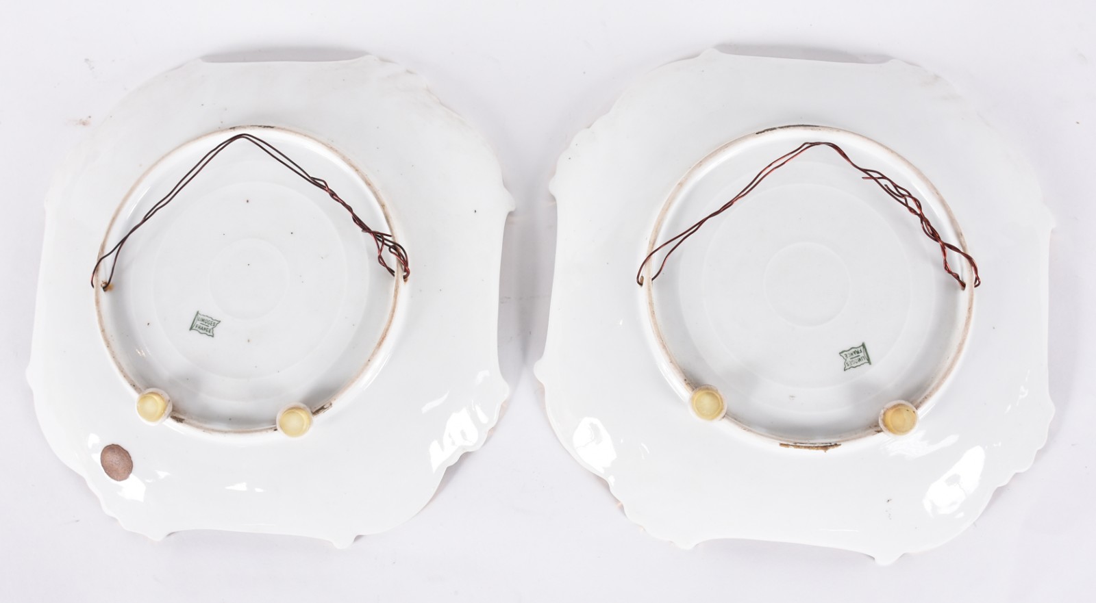 Par de pratos franceses de porcelana Limoges decorados com cenas... - foto 2 de 3
