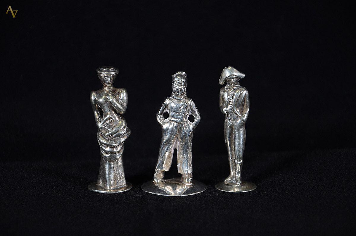 Três figuras de prata - Altura 5 cm cada - foto 1 de 2