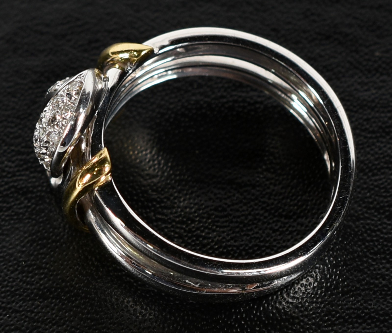 Anel de ouro branco 18 k contrastado 2 aros com detalhes de ouro... - foto 3 de 5