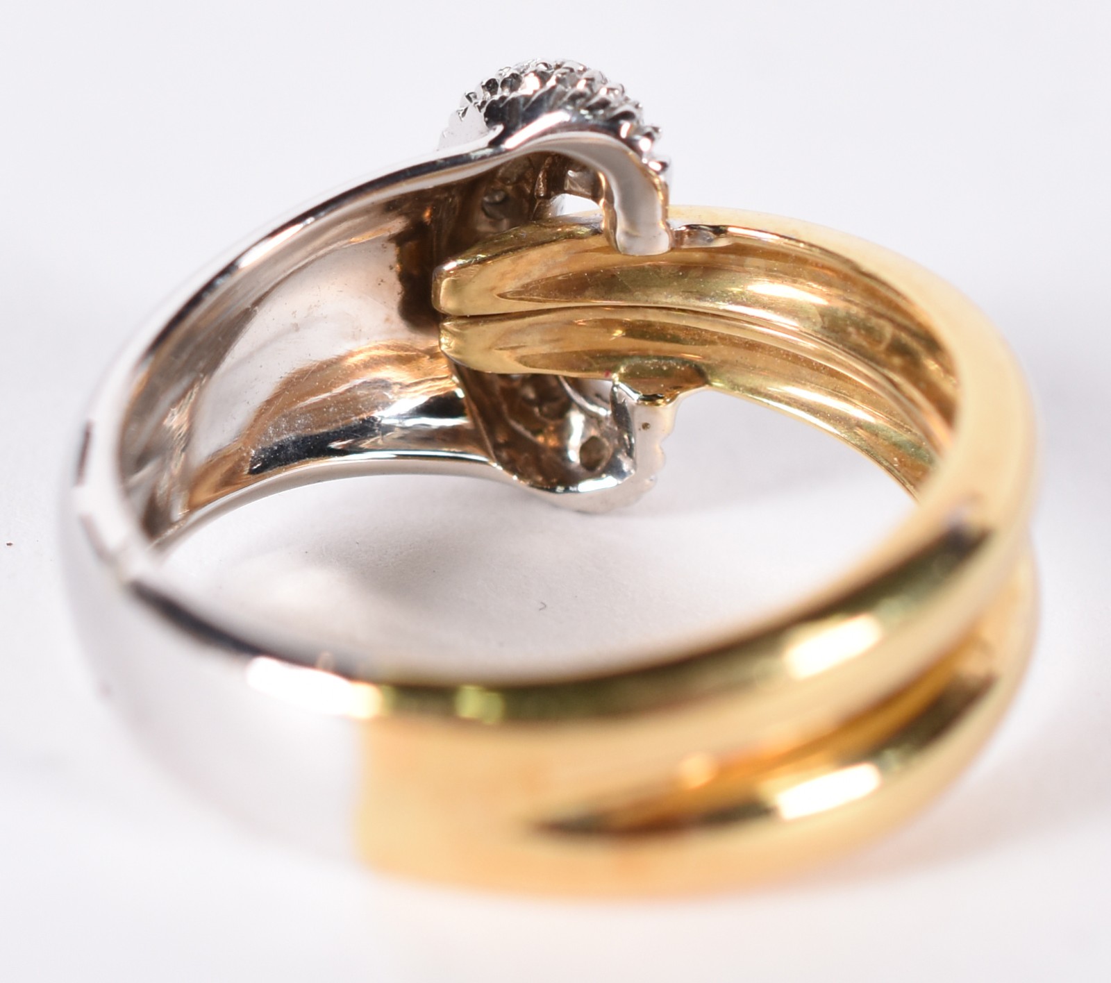 Anel aro duplo em ouro 18 k e ouro branco, cravejado com diamantes... - foto 3 de 4