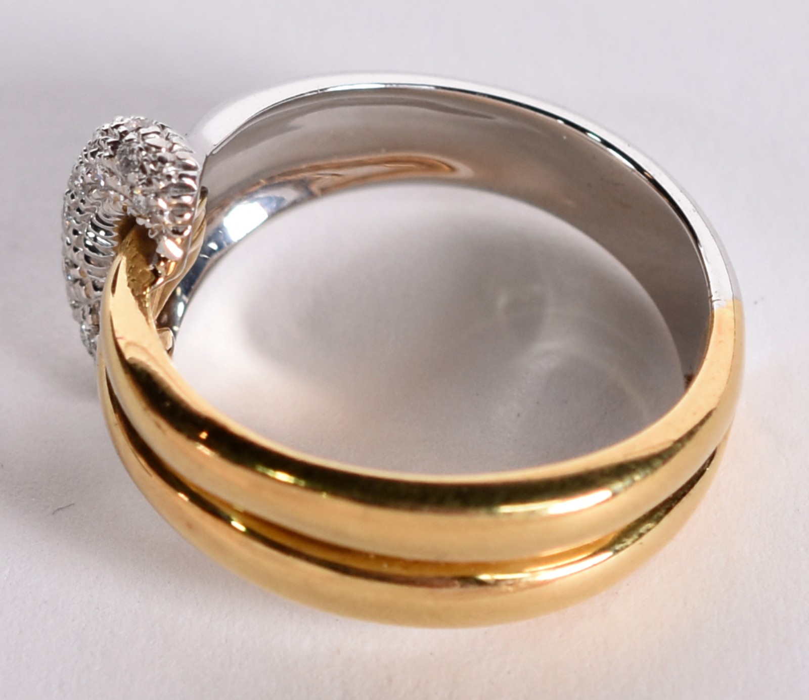 Anel aro duplo em ouro 18 k e ouro branco, cravejado com diamantes... - foto 4 de 4