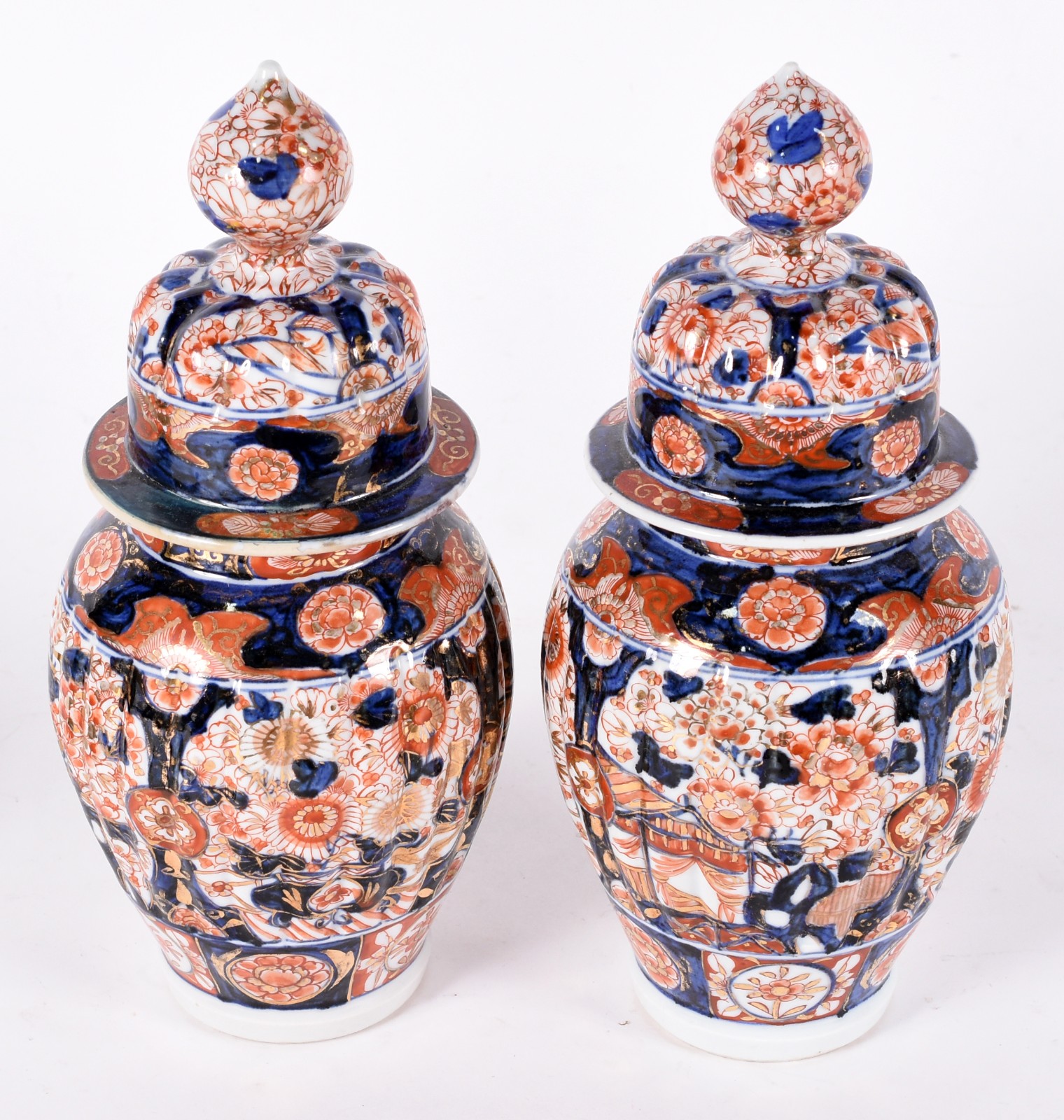 Par de potiches de porcelana. decorados ao gosto Imari. - foto 2 de 4
