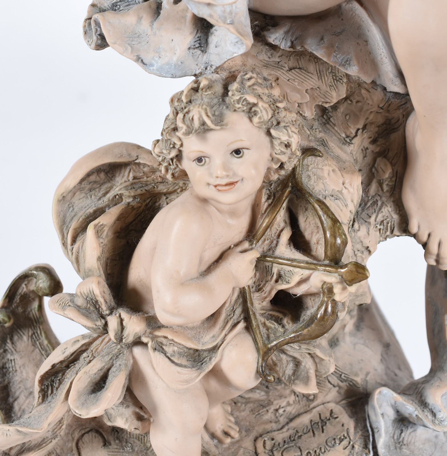 Escultura de resina representando signo de sagitário, assinada. - foto 4 de 7
