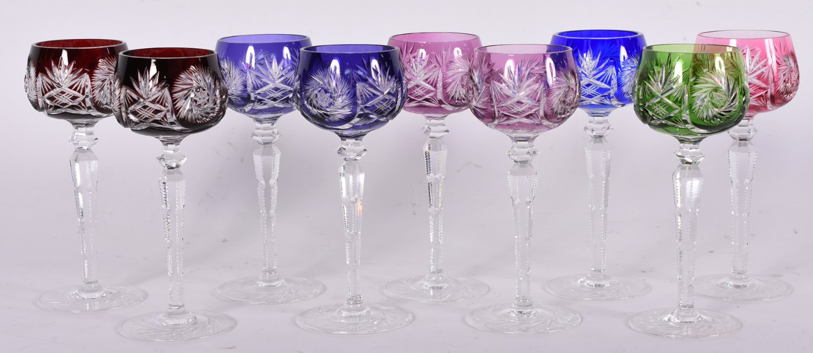 Conjunto com 9 cálices de cristal tcheco lapidado doublé em diversas... - foto 1 de 3