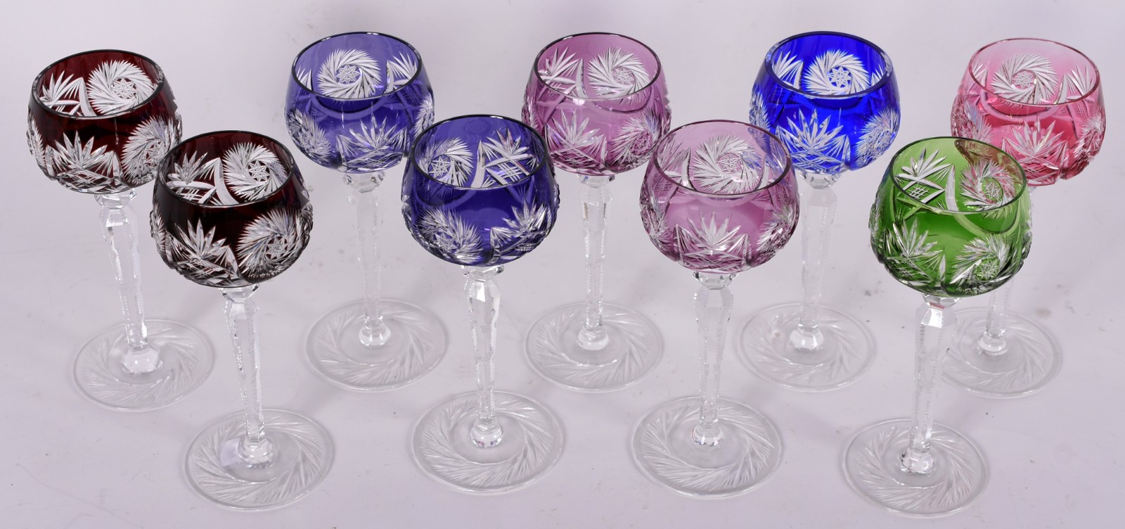 Conjunto com 9 cálices de cristal tcheco lapidado doublé em diversas... - foto 2 de 3