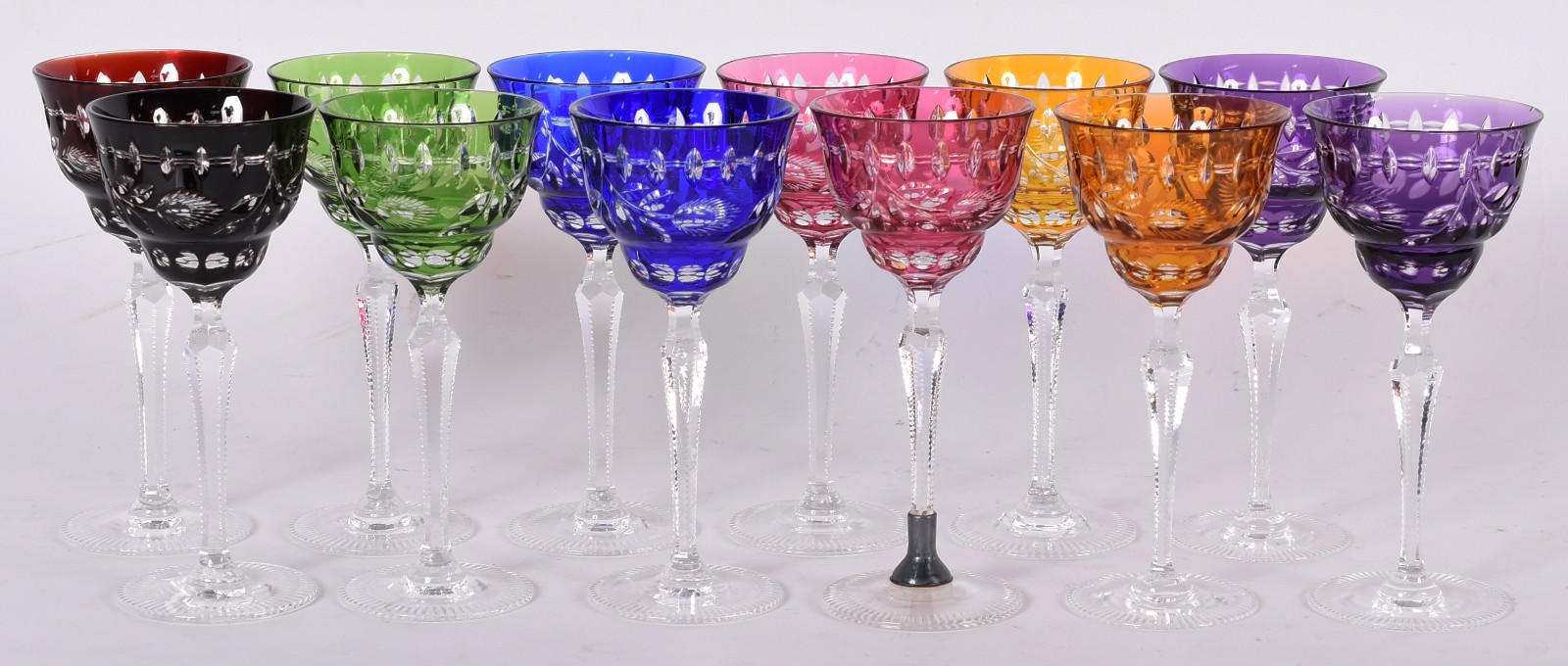 Conjunto com 12 cálices de cristal da Bohemia lapidado doublé em... - foto 1 de 5