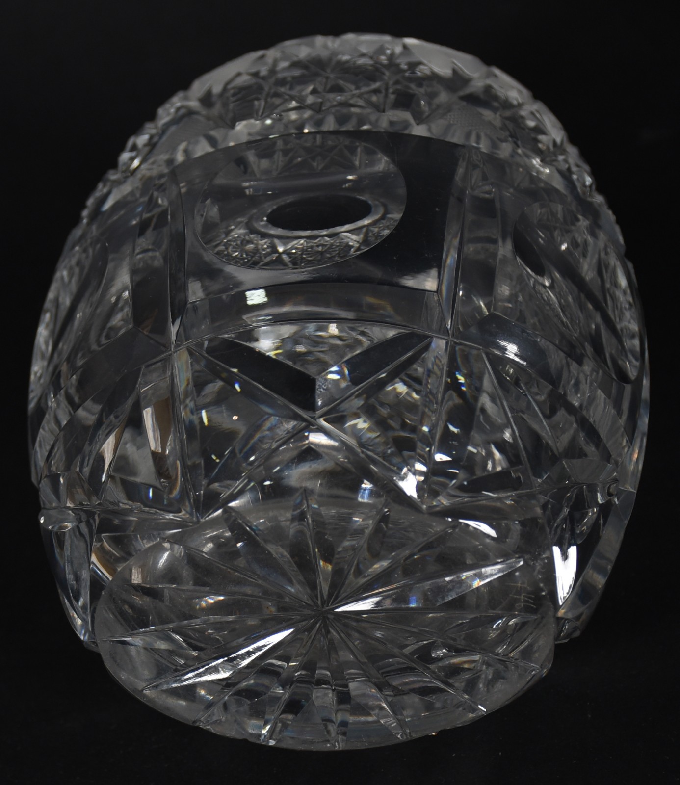 Diversas peças de cristal sendo 3 pratos de sobremesa, vaso lapidado... - foto 5 de 5