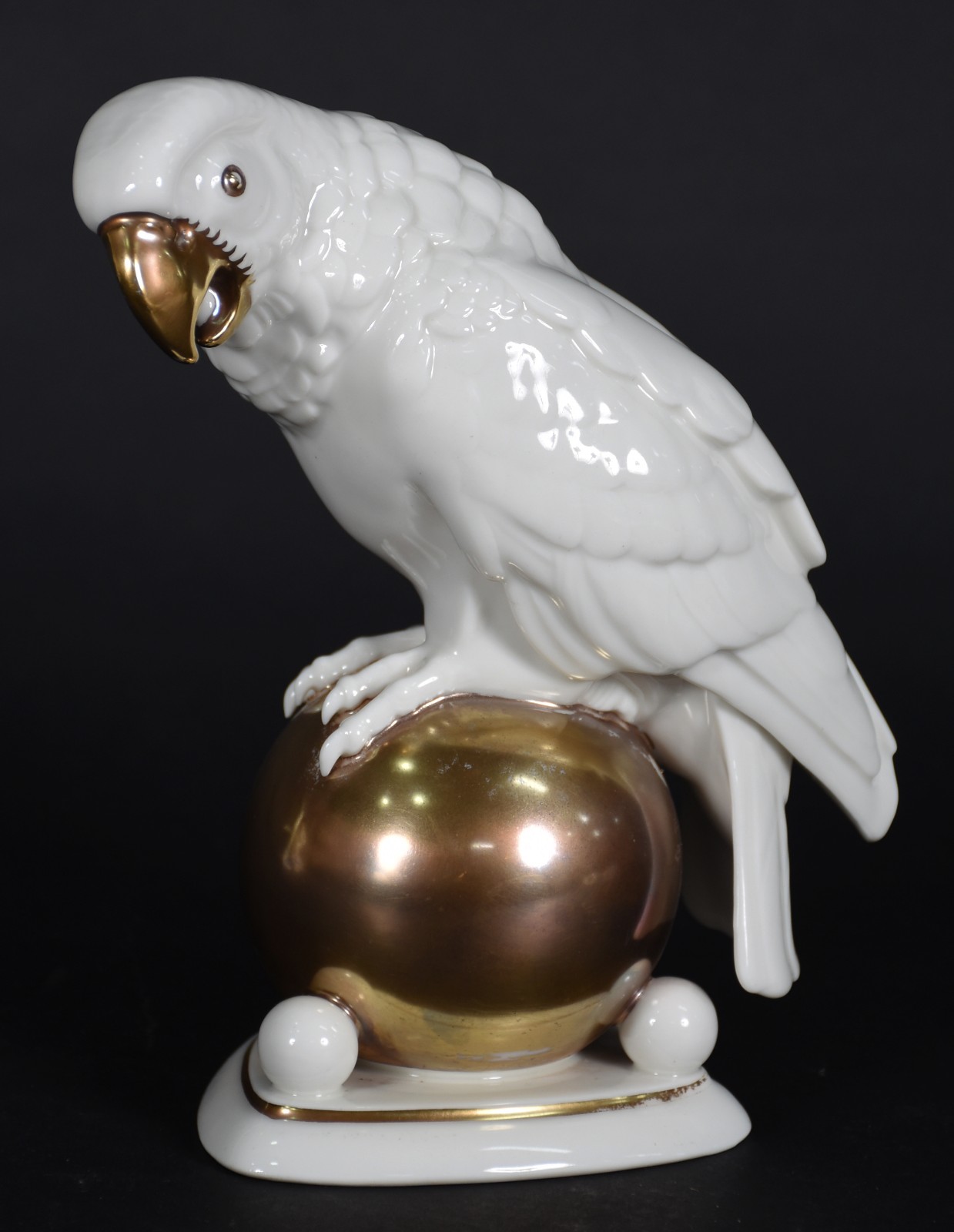 Estatueta de porcelana alemã Selb Bavaria em branco e dourado... - foto 1 de 5