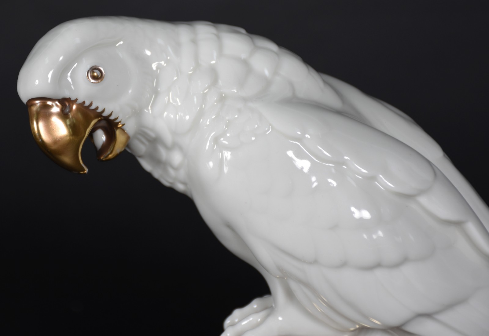 Estatueta de porcelana alemã Selb Bavaria em branco e dourado... - foto 2 de 5