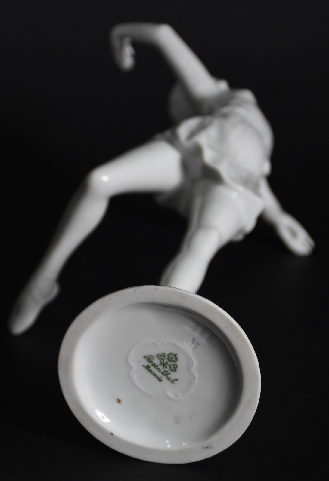 Estatueta Art Deco de porcelana branca alemã Rosenthal representando... - foto 6 de 7