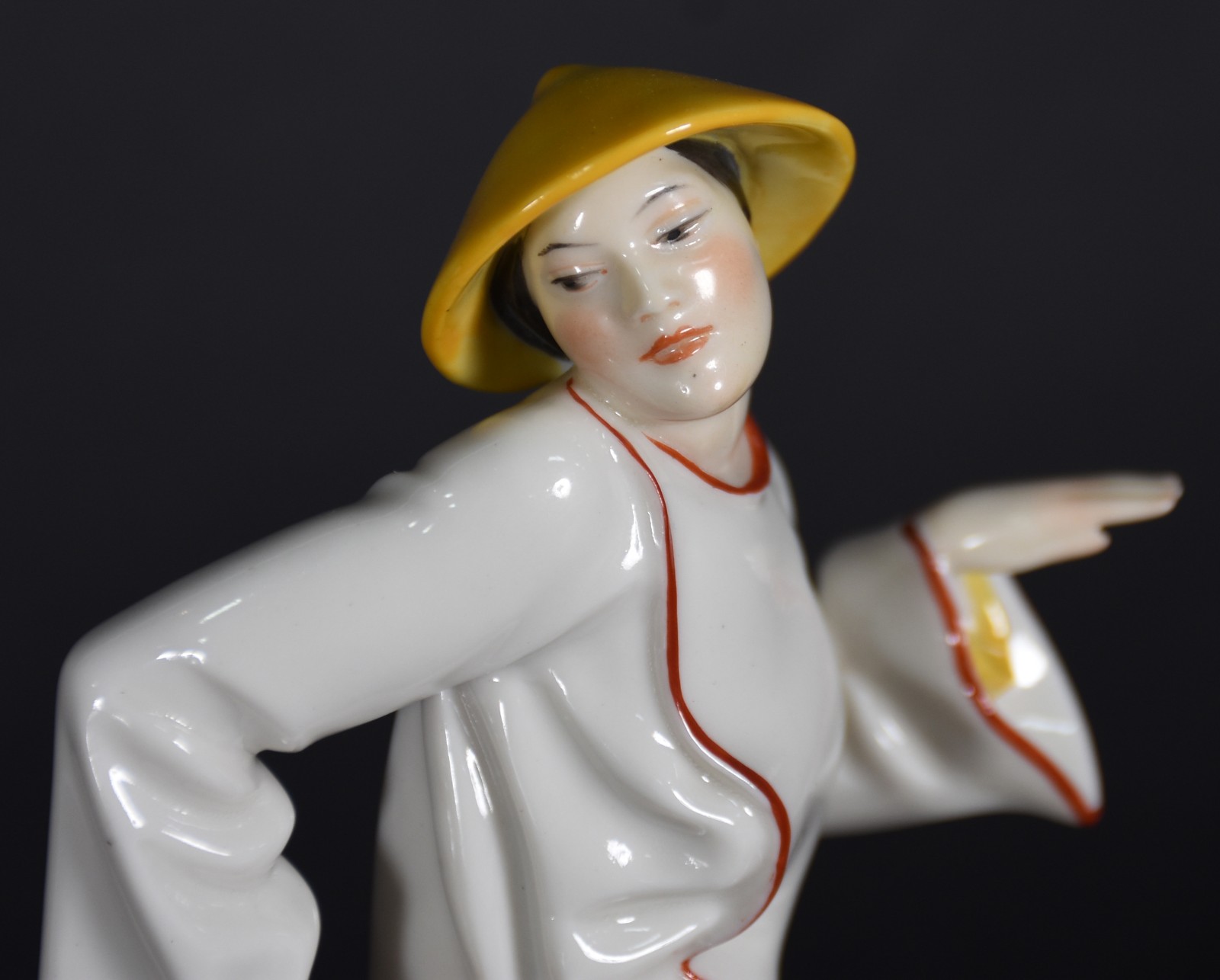 Estatueta de porcelana alemã "porzellan kunst" marcada na base, Art... - foto 4 de 6