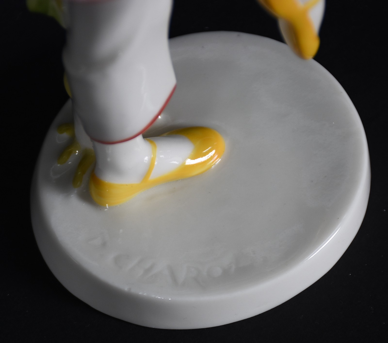 Estatueta de porcelana alemã "porzellan kunst" marcada na base, Art... - foto 5 de 6