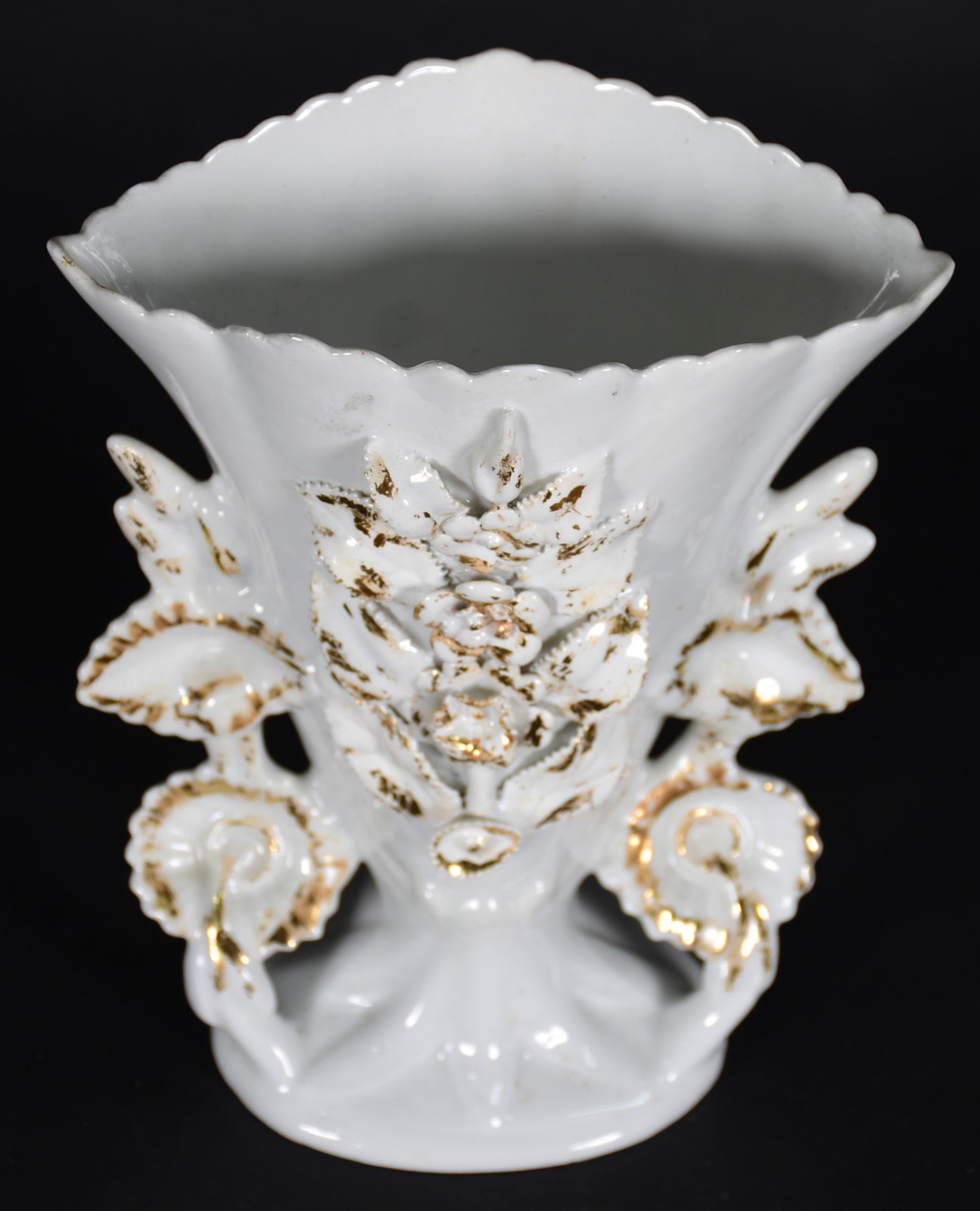 Vaso de porcelana francesa"Velho Paris" decorado com flores em relevo... - foto 2 de 4