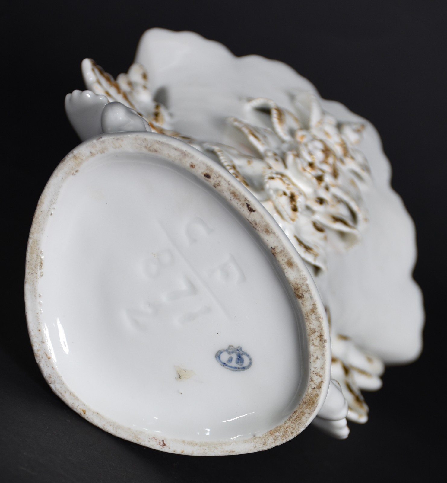 Vaso de porcelana francesa"Velho Paris" decorado com flores em relevo... - foto 4 de 4