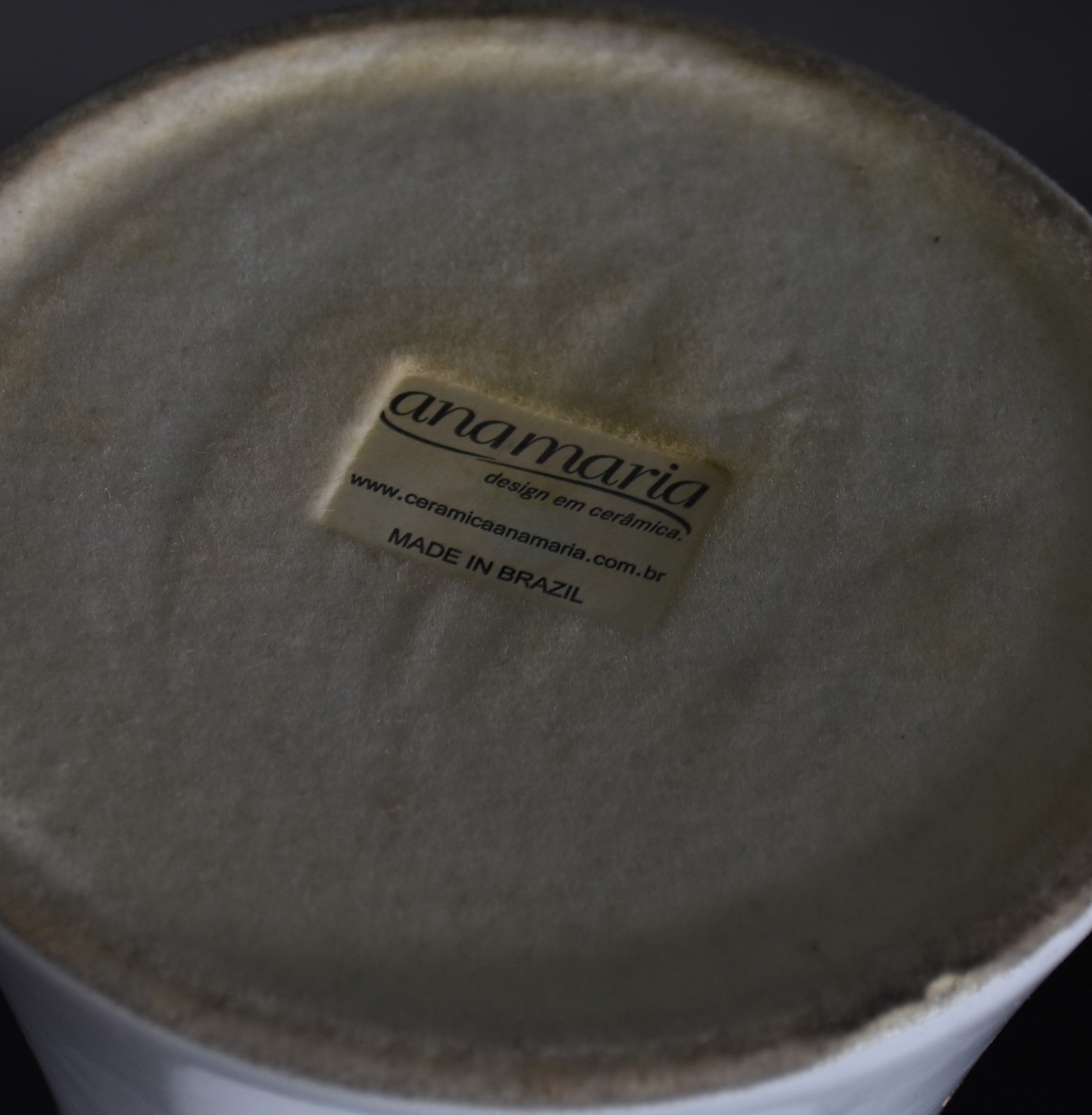 Cinco peças diversas de cerâmica branca, sendo vaso alto; pinha... - foto 6 de 6