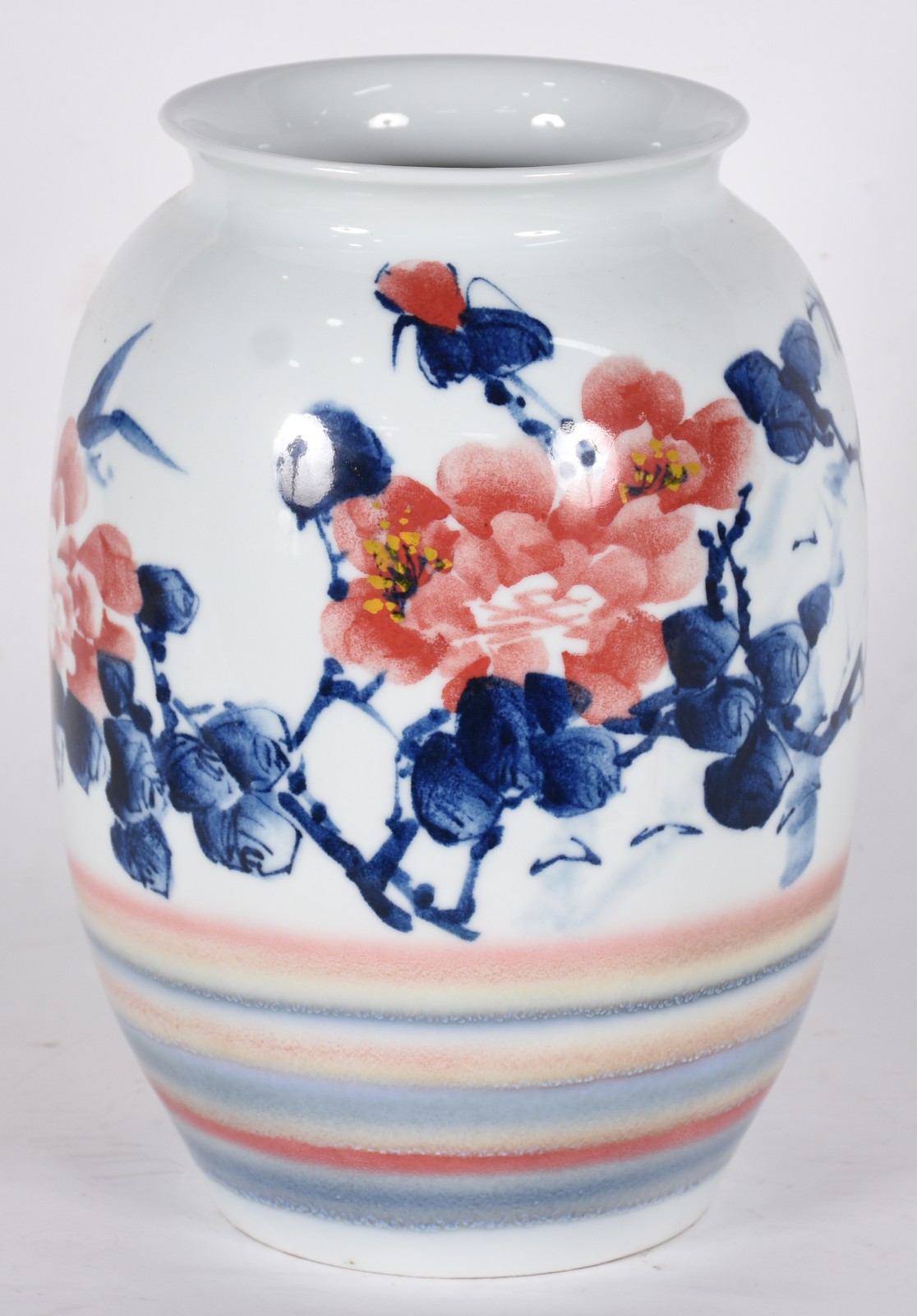 Vaso de porcelana com pássaros, flores e inscrições orientais em... - foto 1 de 4